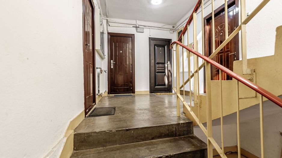 VÂNDUT! Garsonieră confort 1, parter înalt. Str Avrig. - Poză 8