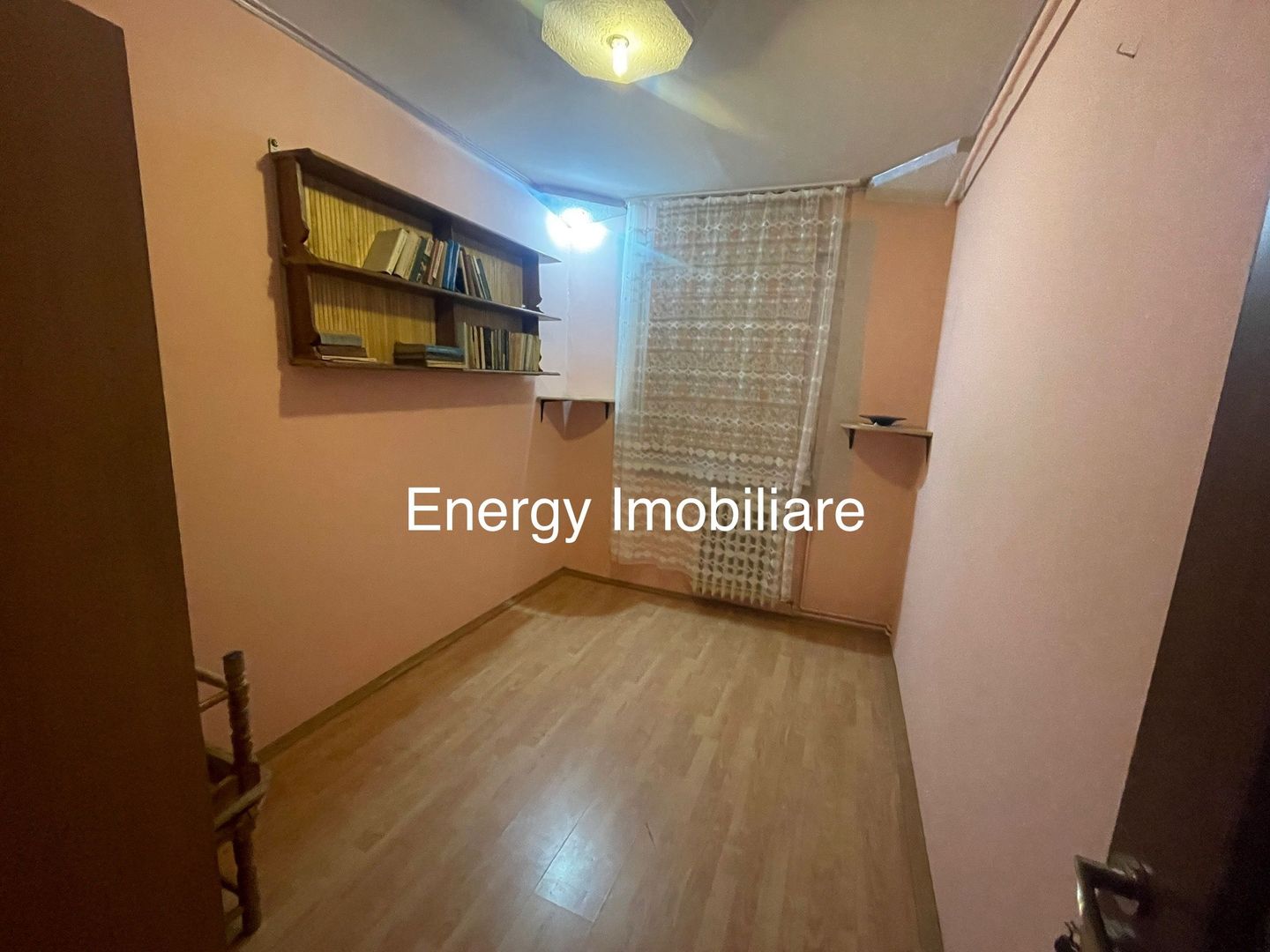 Apartament cu 3 camere,zona Dâmbul Pietros - Poză 1
