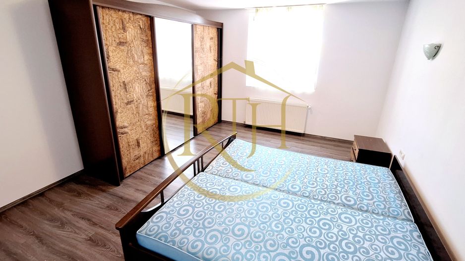 Oferim spre inchiriere, Apartament spatios, 4 camere, pentru locuit sau Firme - Poză 2