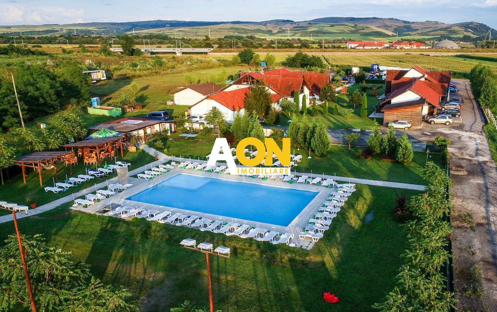 Complex turistic cu restaurant, piscina si teren de tenis - Poză 1