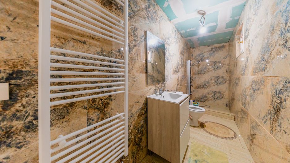 Apartament 3 camere la casa foarte spatios comision 0% - Poză 11