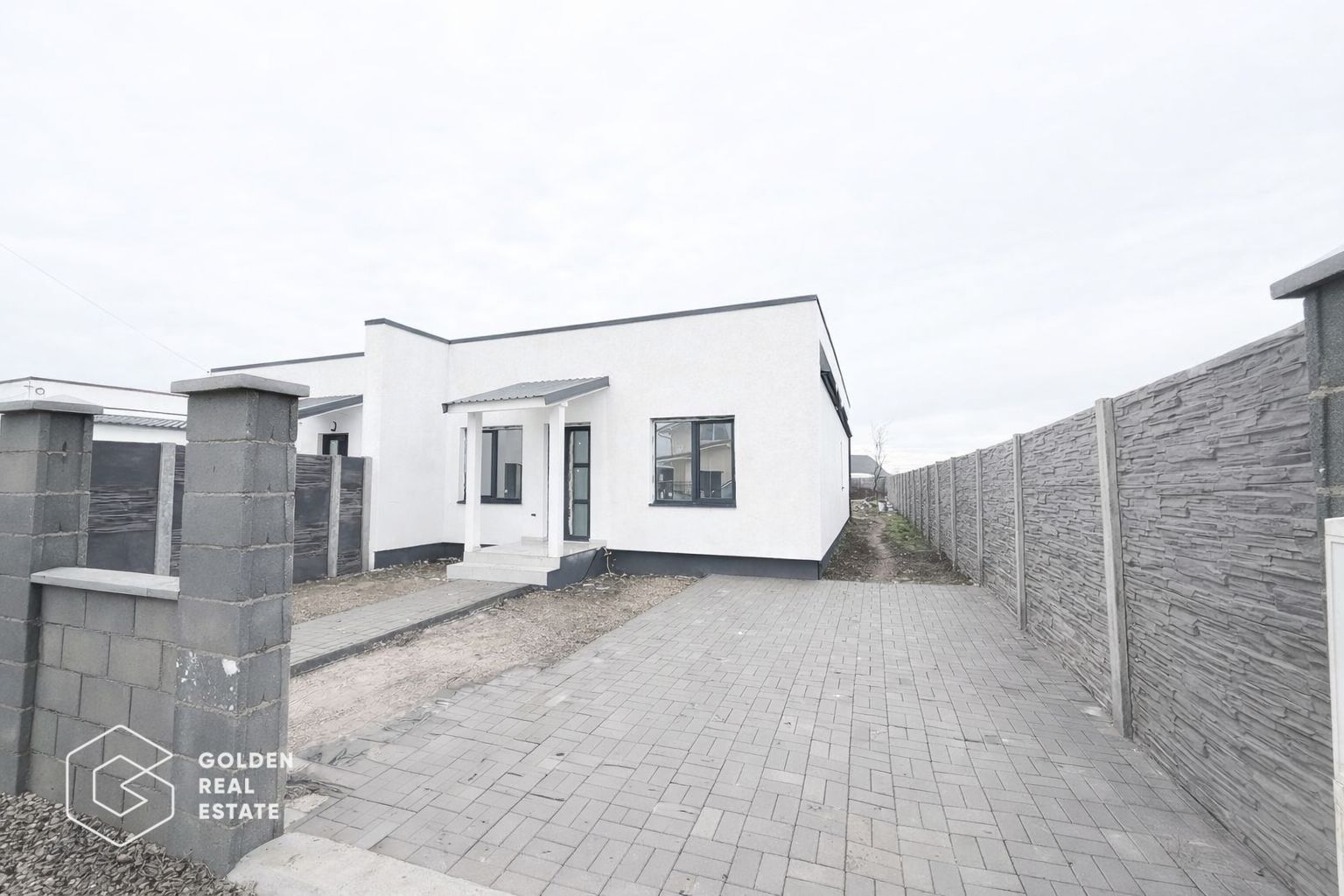 Duplex – Casă pe parter, la preț de apartament, Bucovăț - Poză 1