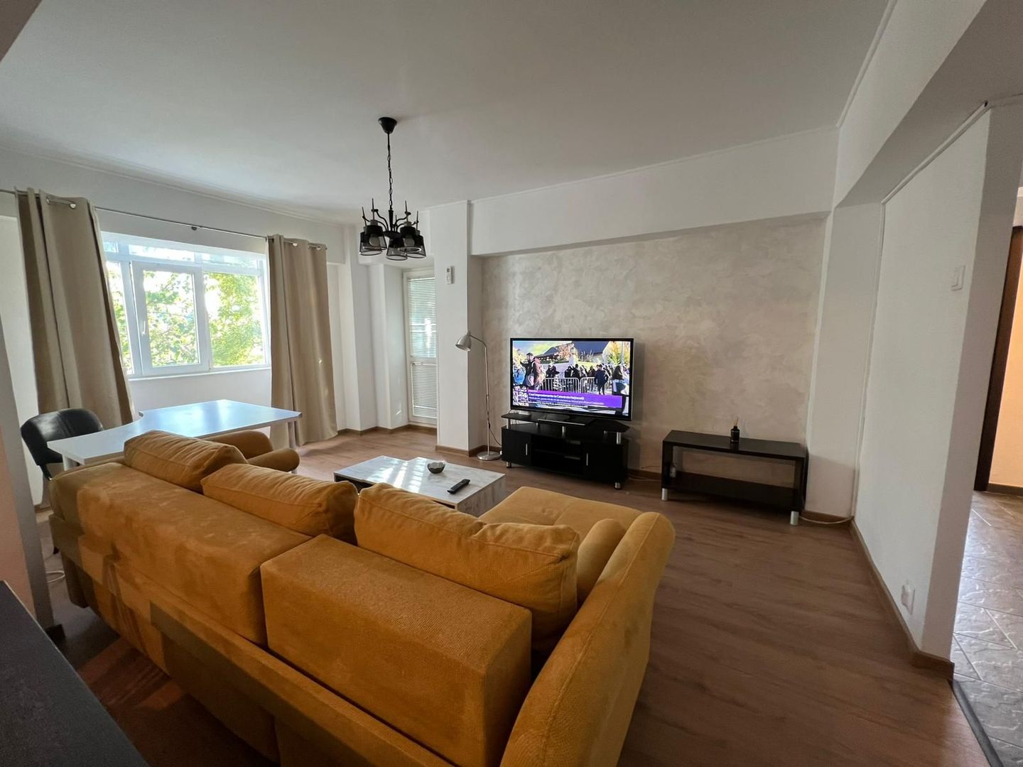 Apartament 3 camere - Poză 1