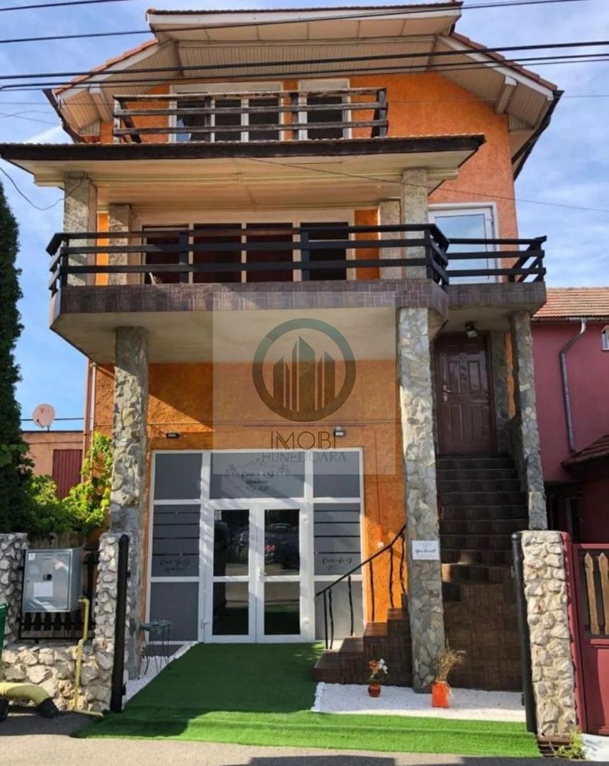 Investiție sigura, zona excelenta–Pensiune funcționala, Str.Horea Deva - Poză 13