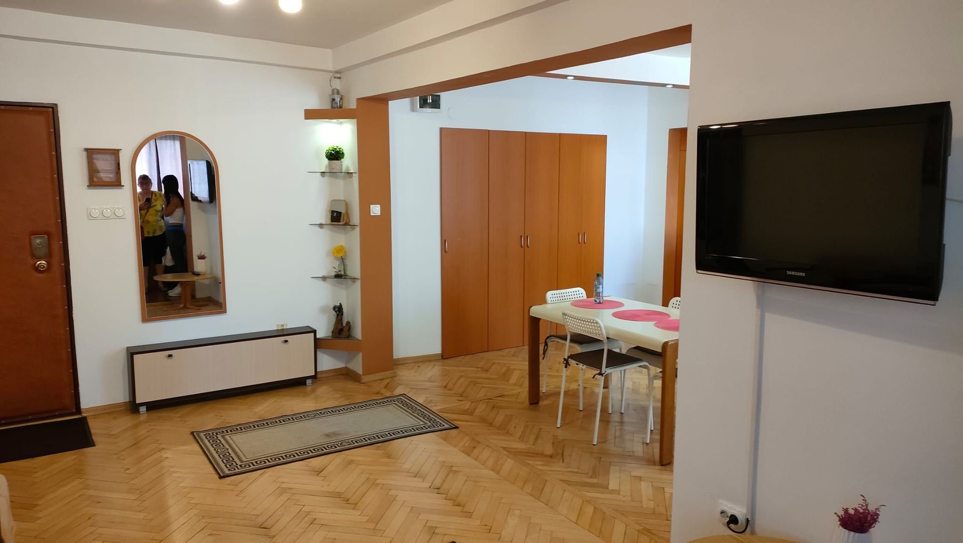 Chirie, 2 camere, mobilat, utilat, Transilvaniei. 300 E. Comision 0 - Poză 1