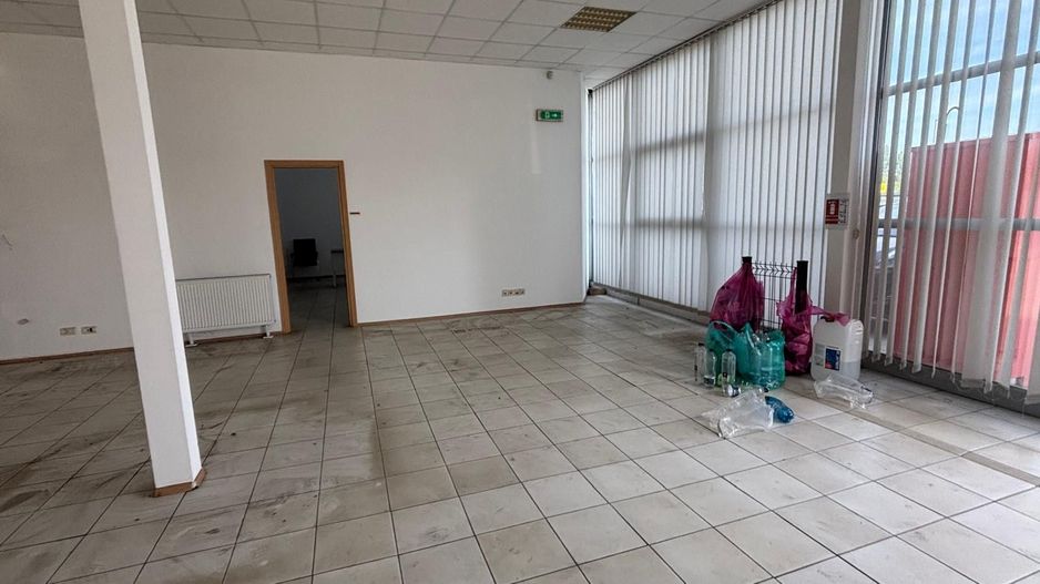 Depozit cu showroom de inchiriat de 1600 mp - Poză 11