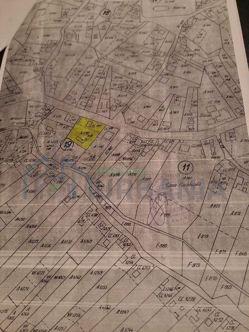 Vând proprietate în Sat Hândrești, Comuna Oțeleni, Iași, teren 2.174 mp, construcții existente și heleșteu - Poză 2