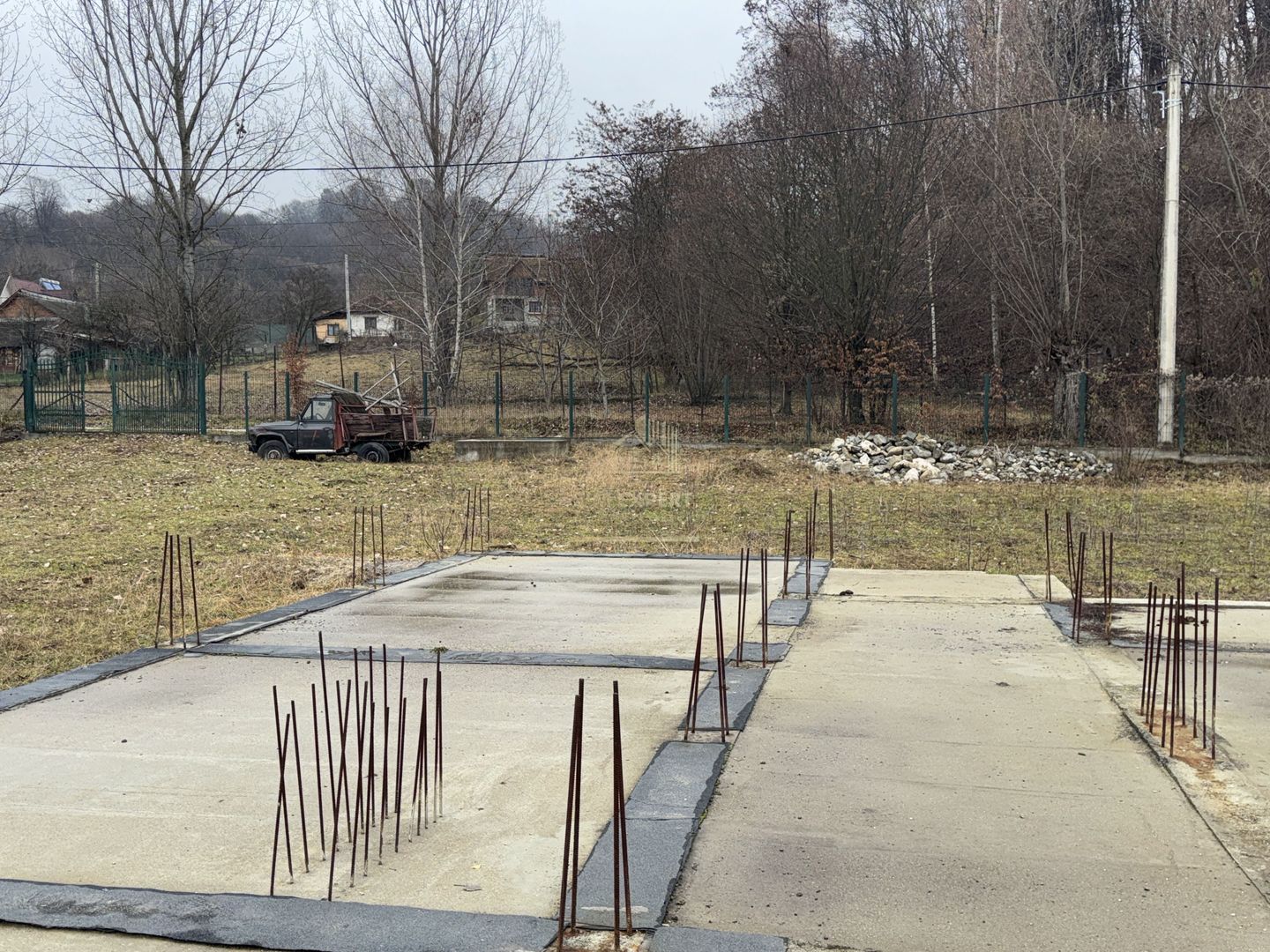 TEREN INTRAVILAN 2200 MP CAMPULUNG ARGES - Poză 9