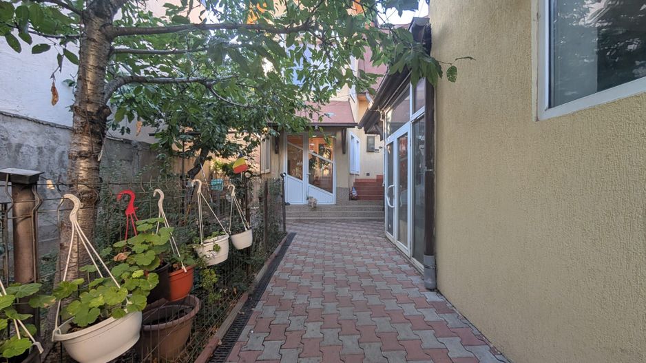 Vila spațioasă 6 camere cu teren generos – Ferentari – Preț excelent! - Poză 4