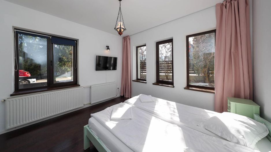 Vilă spațioasă de vânzare în Predeluț, Bran | 2000mp - Poză 16