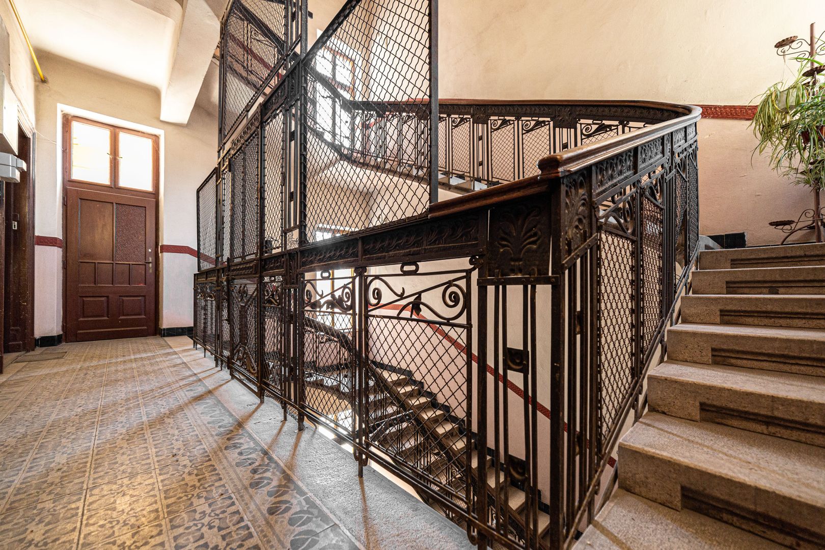 Bijuterie arhitecturală cu istorie. Confort modern, Ultracentral. - Poză 5