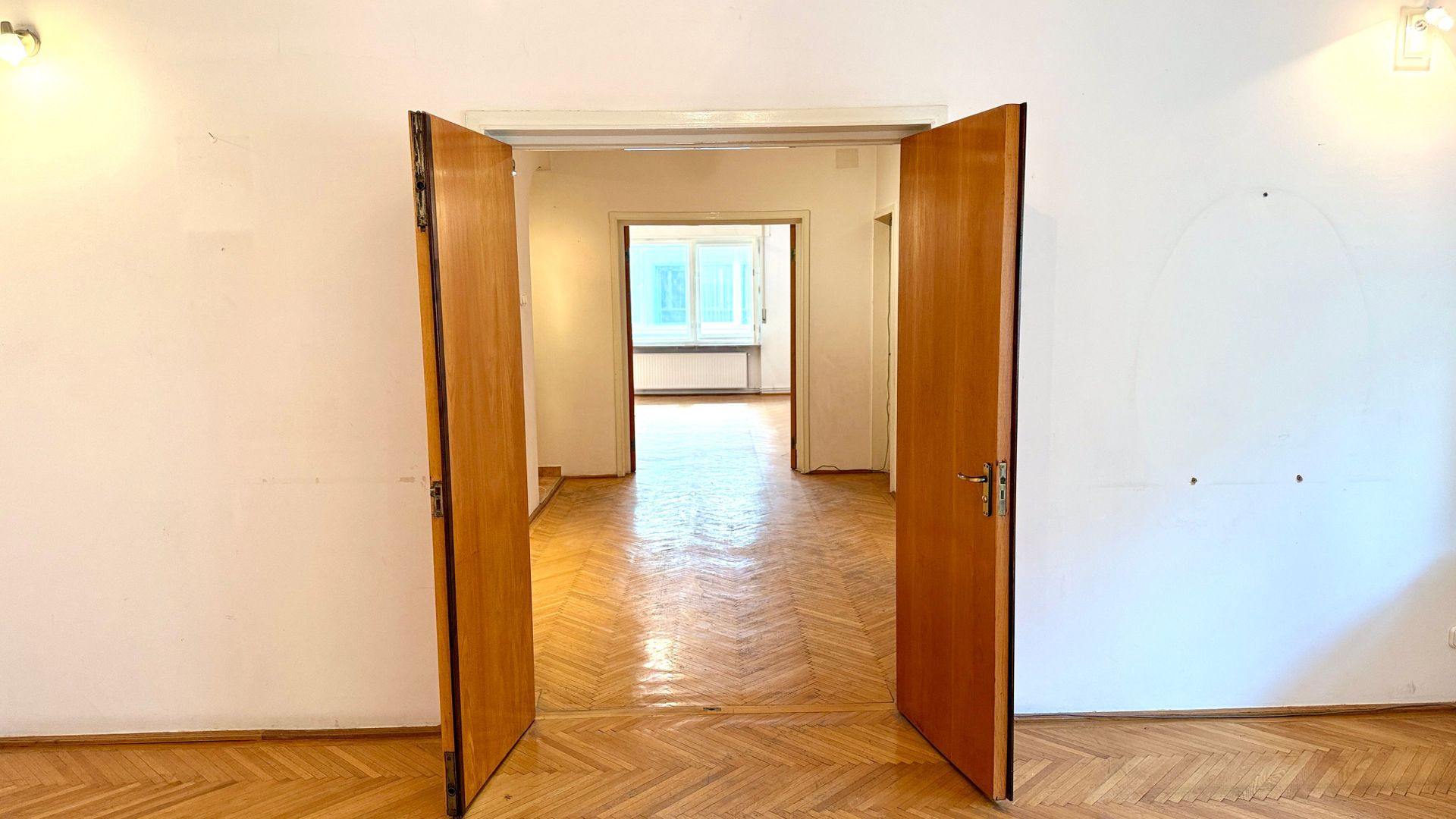 Apartament 4 camere Victoriei, Casa Vernescu, garaj, centrala, comision 0 ! - Poză 4