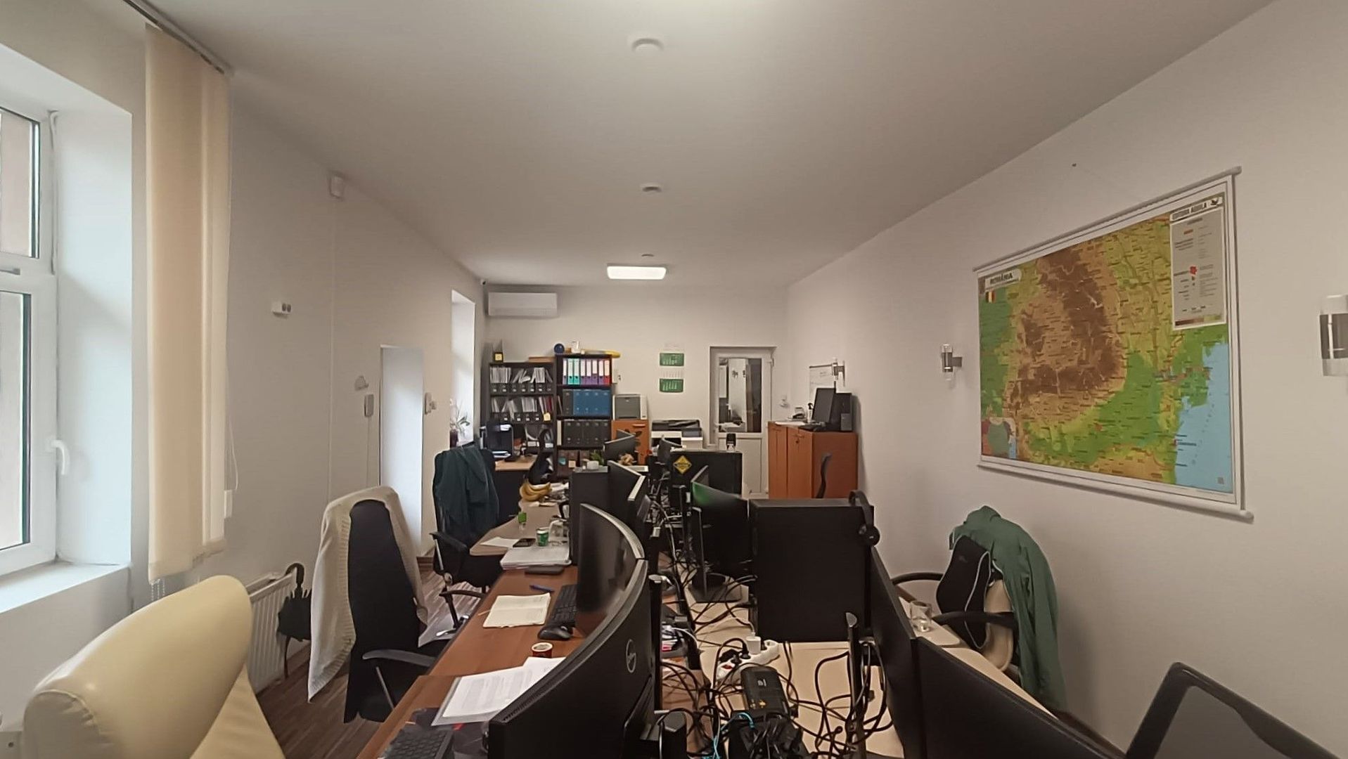 Spatiu de birou la casa cu parcari - Poză 2