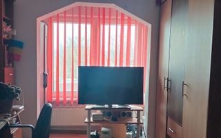 Apartament 3 camere, in zona centrala a localitatii - Poză 4