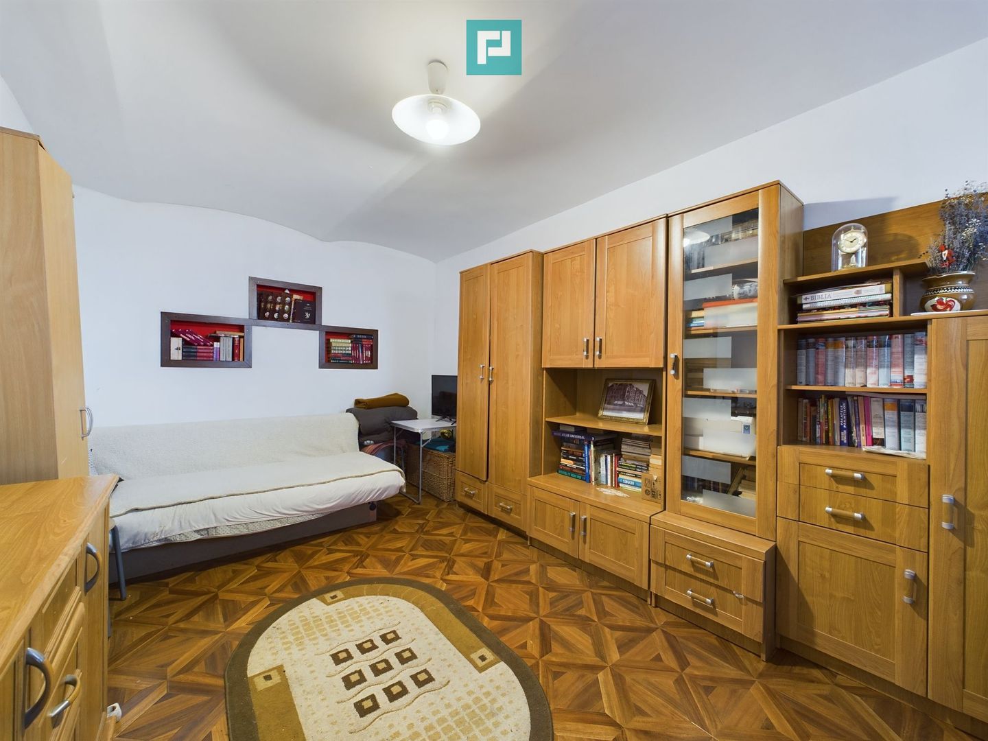 Apartament semicentral cu 2 camere - Poză 2