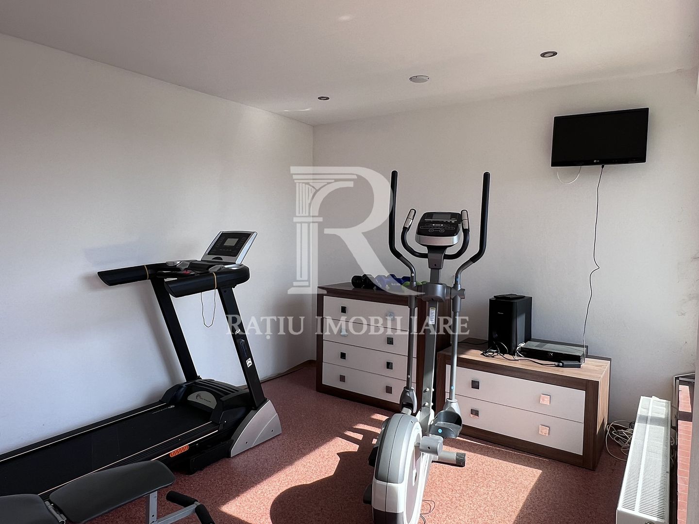 Casă 4 camere de închiriat | Saună | Piscina | Sântandrei | Bihor - Poză 24