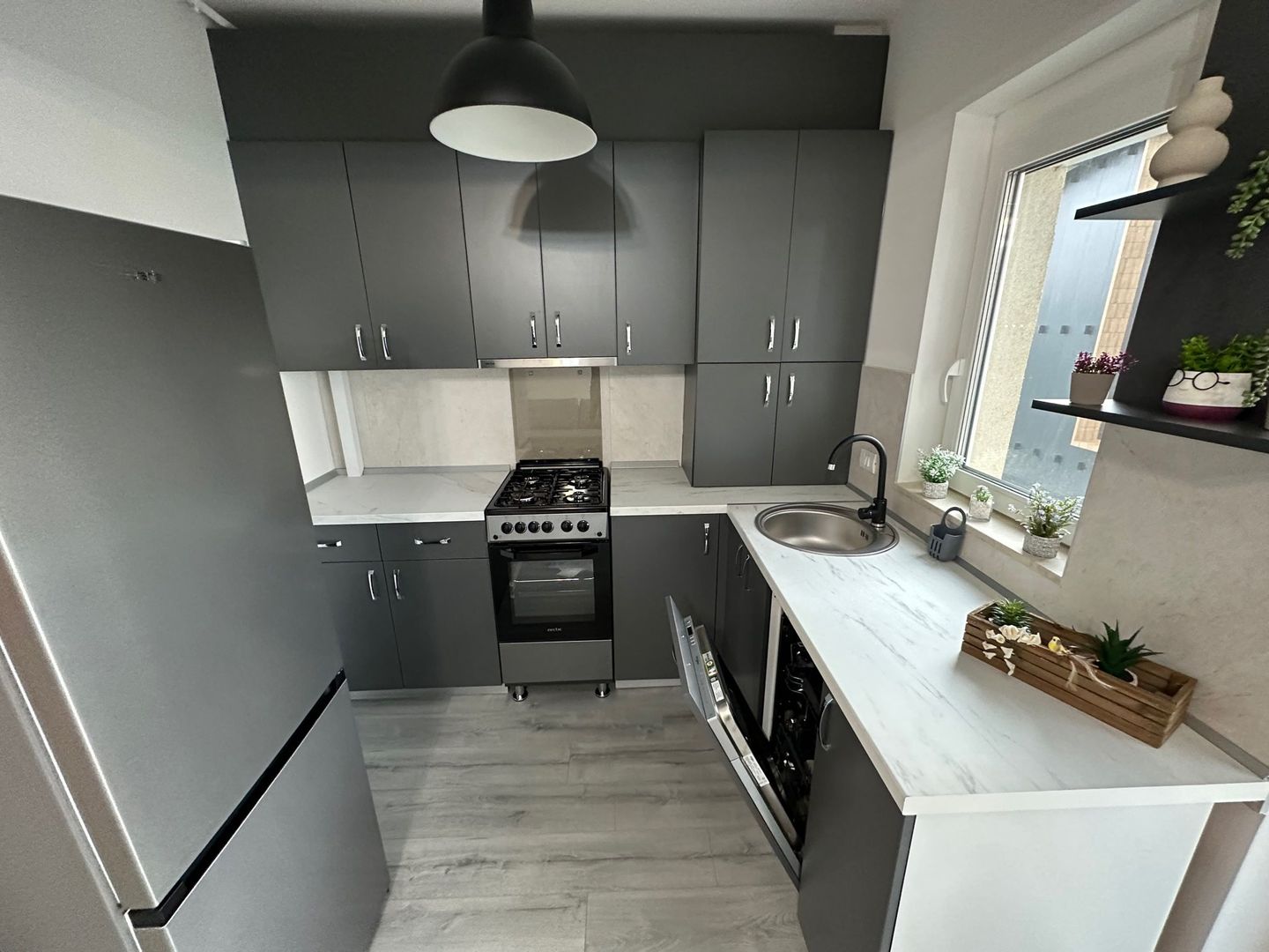 Apartament 3 camere  la prima inchiriere - Poză 9