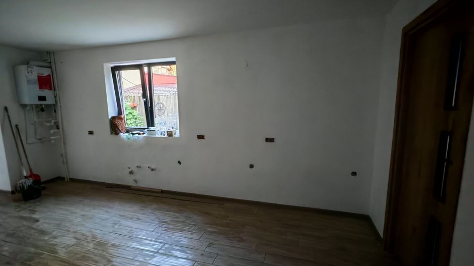 Corp de casa P+M 4 camere , ASTRA - Carpatilor -LIDL- ,curte comuna. - Poză 4