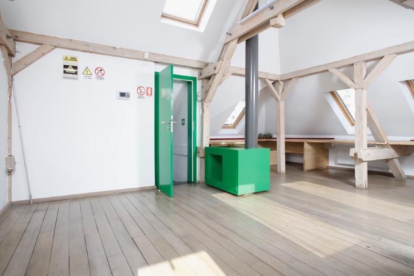 Mansardă boemă, ideală pentru industriile creative - Poză 2