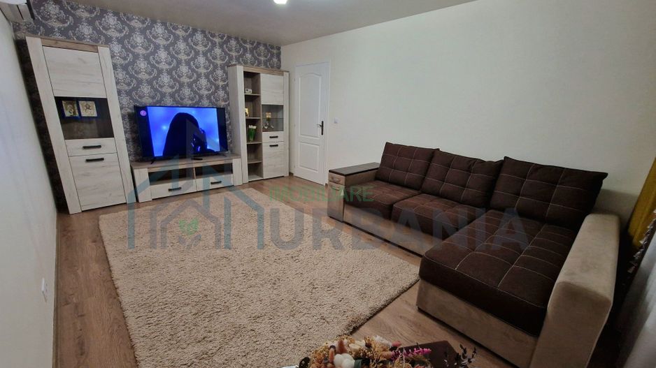 Apartament 2 camere, total decomandat, CUG, Iași – prima închiriere, stație în fața scării - Poză 1