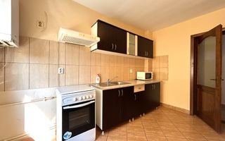 Apartament cu 3 camere, 2 băi și loc de parcare în curte – Turnișor - Poză 2