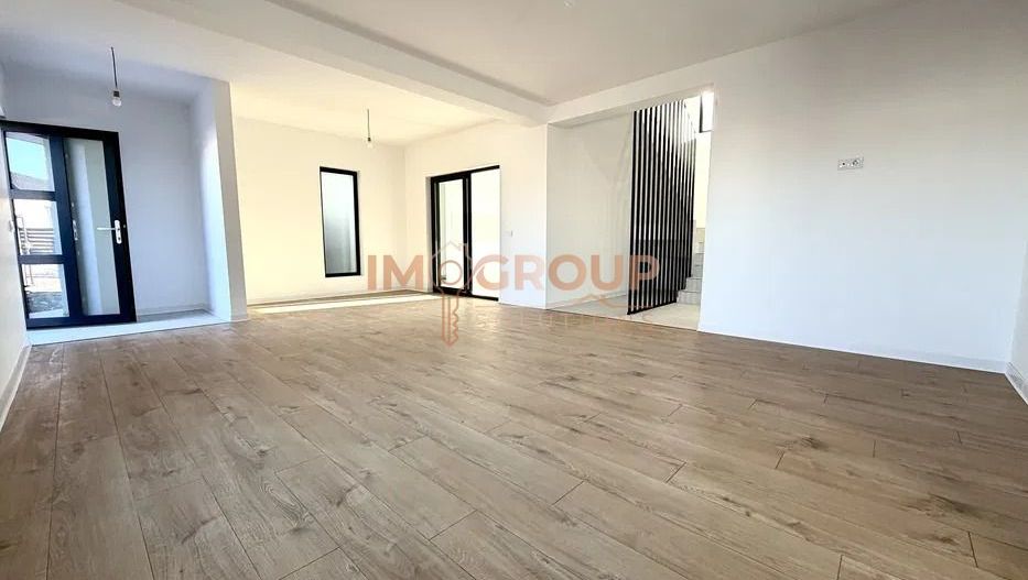 COMISION 0% - CASA FINALIZATA CU 4 CAMERE - LA ASFALT - Poză 2