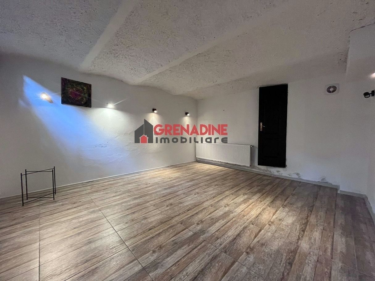 Spatiu Comercial cu Vad Pietonal si Stradal - Central -  Strada Lunga - Cod 5310 - Poză 6