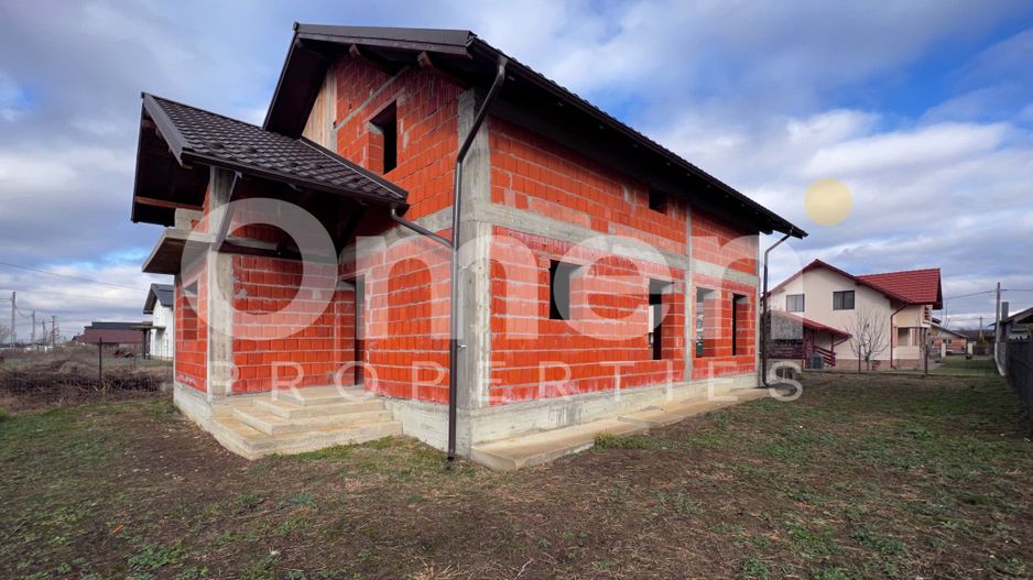 Casa P+M la rosu | 204 mp | 5 ari teren | compartimentare excelenta | Satulung. - Poză 2