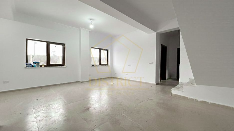 Duplex cu 5 camere, bucatarie inchisa, la cheie | Giarmata - Poză 3