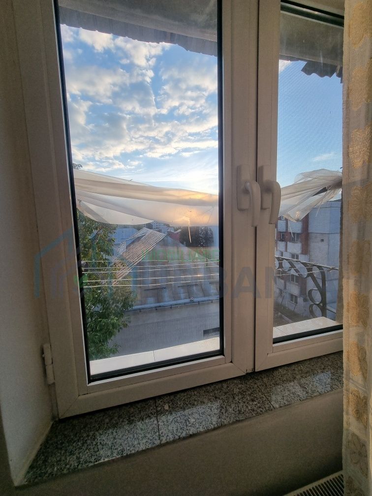 Apartament 3 camere, renovat complet, mobilat și utilat, lângă Colegiul Național „Mihail Sadoveanu” din Pașcani, cu pod pe toată suprafața - Poză 8