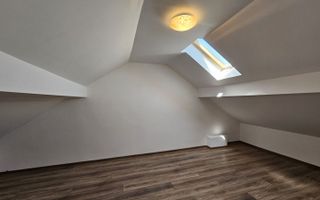 Apartament cu 4 camere si scara interioara de vanzare, Lipoveni - Poză 11