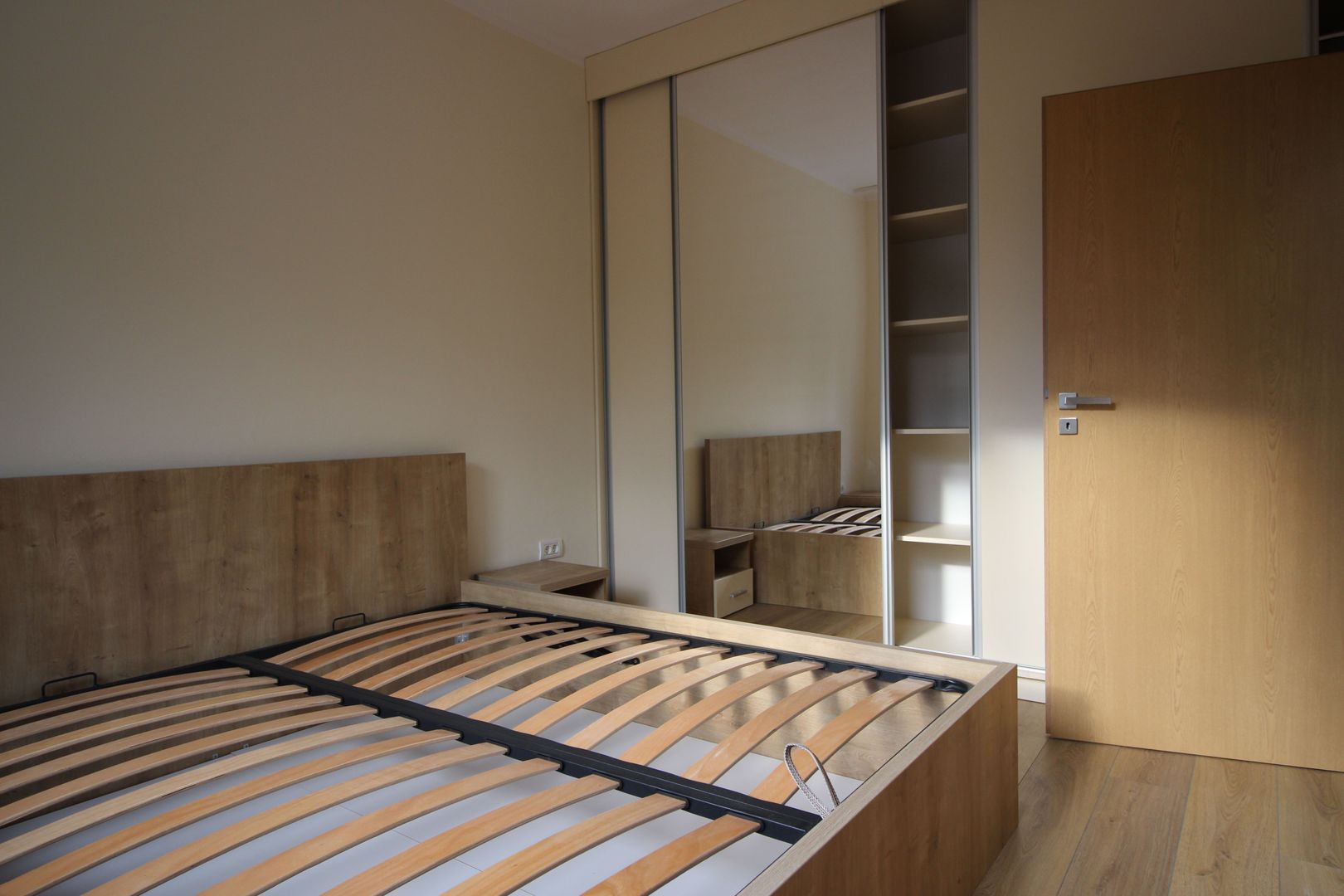APARTAMENT DEOSEBIT - Poză 8
