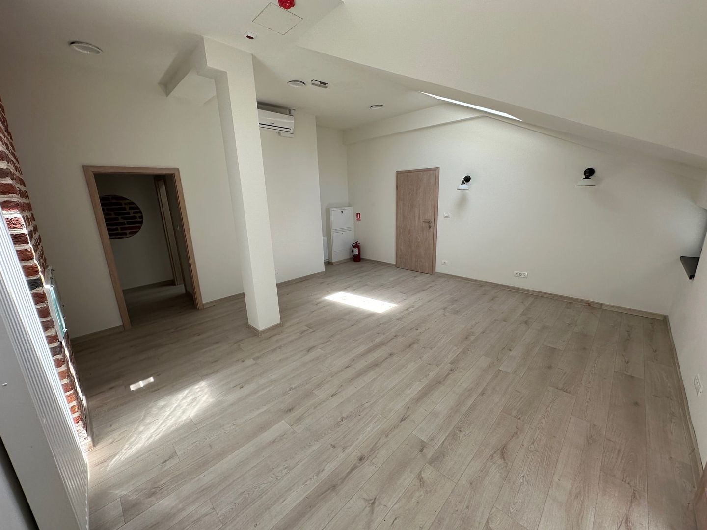 Saptii de birouri Ultracentral suprafețe de la 28 - 940 mp - Poză 36