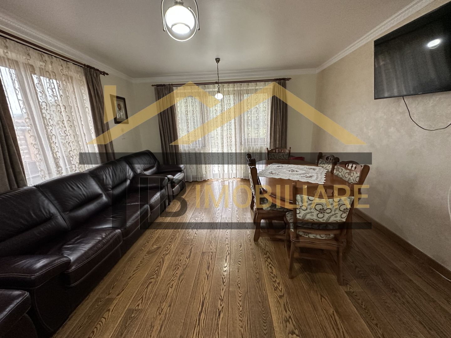 Vila cu 8 camere de vanzare, teren 1580mp, Zona Praid - Poză 24