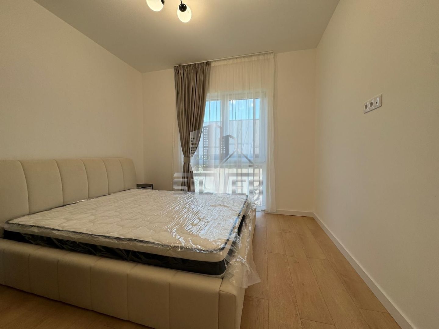 Casa tip duplex  la cheie. - Poză 9