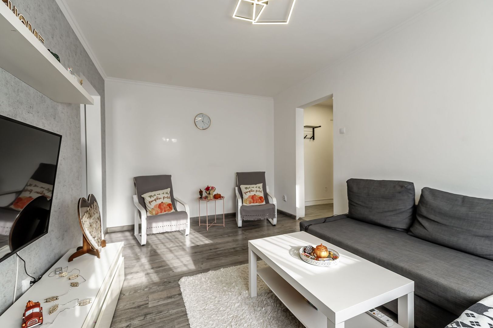 Rezervat Apartament la etajul 3 cu 2 camere la cheie in zona Romanilor - Poză 1