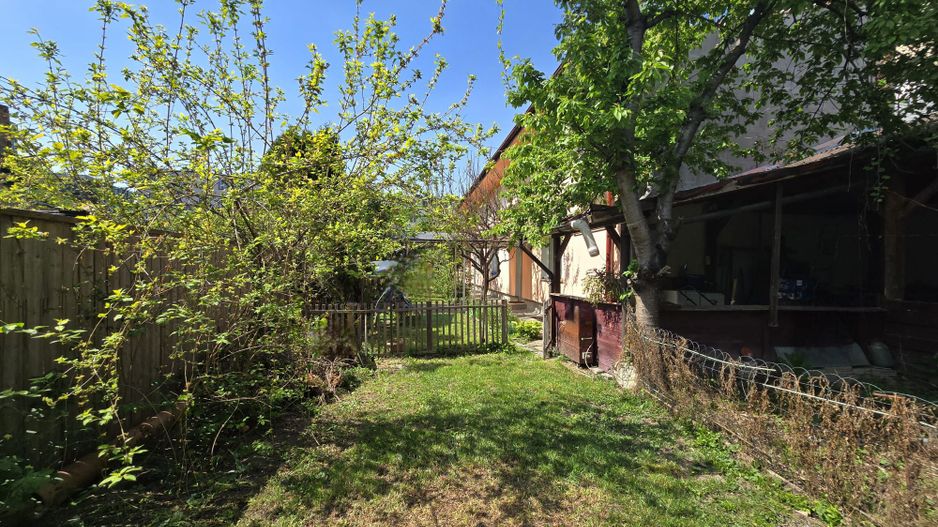 Casă cu grădină in zonă centrală - Poză 3