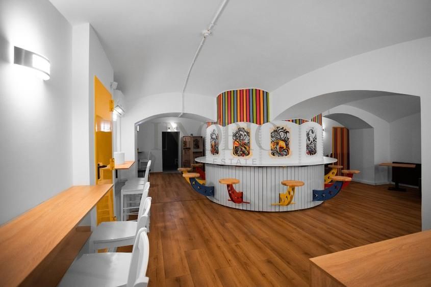 Cladire office in centrul istoric - Poză 10