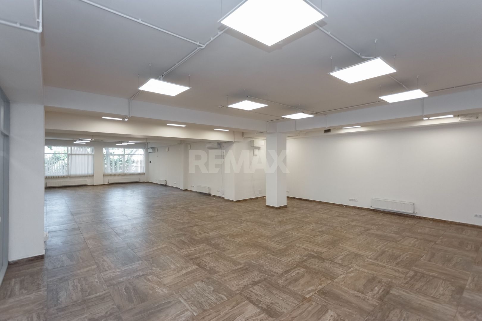 Vanzare oficiu in centru orasului - Poză 4