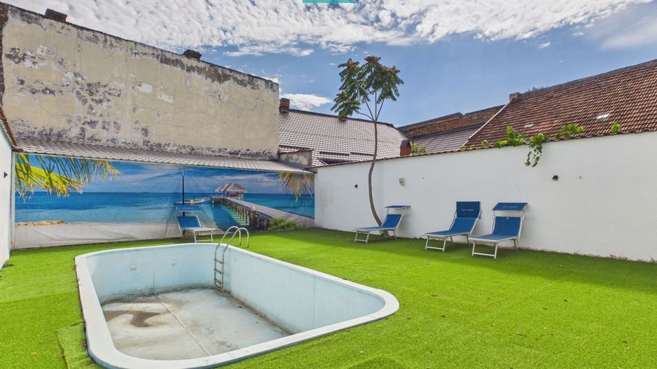 Vilă cu 5 dormitoare, piscină și garaj pe Eminescu - Poză 24