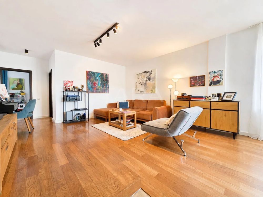 Apartament 3 camere, singur pe etaj, 2 balcoane, parcare. - Poză 1