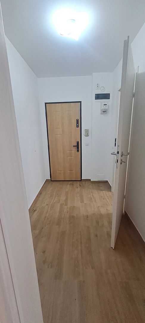 Vând apartament 3 camere decomandat – Postăvarul, Sector 3 - Poză 2