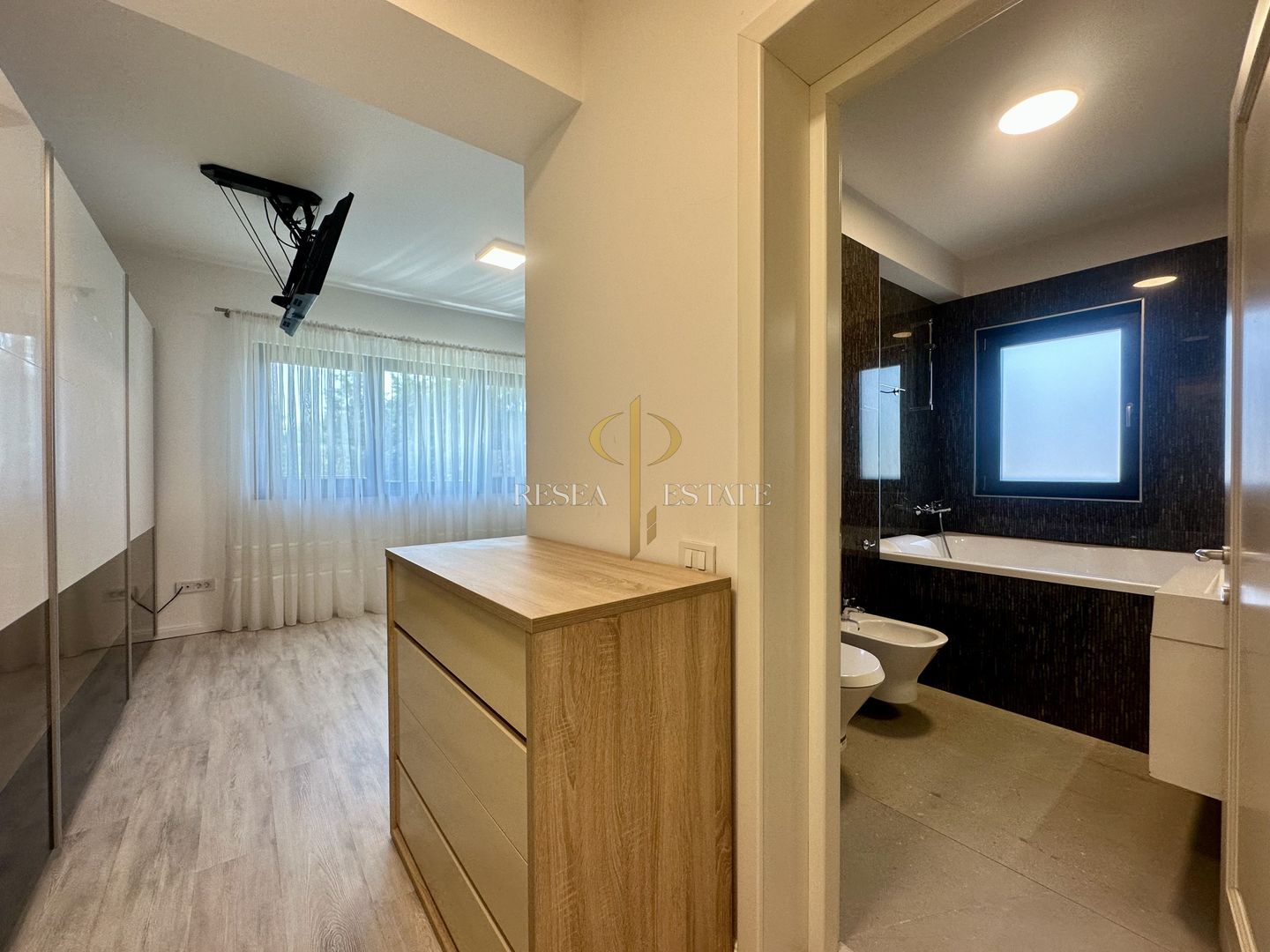 Casă modernă P+1E de închiriat – Lipovei, mobilată și utilată - Poză 4