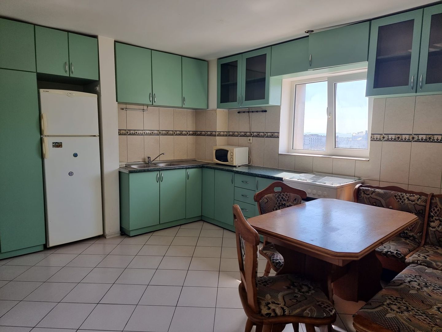 Închiriere clădire – zonă centrală Constanța, aproape de mare - Poză 1