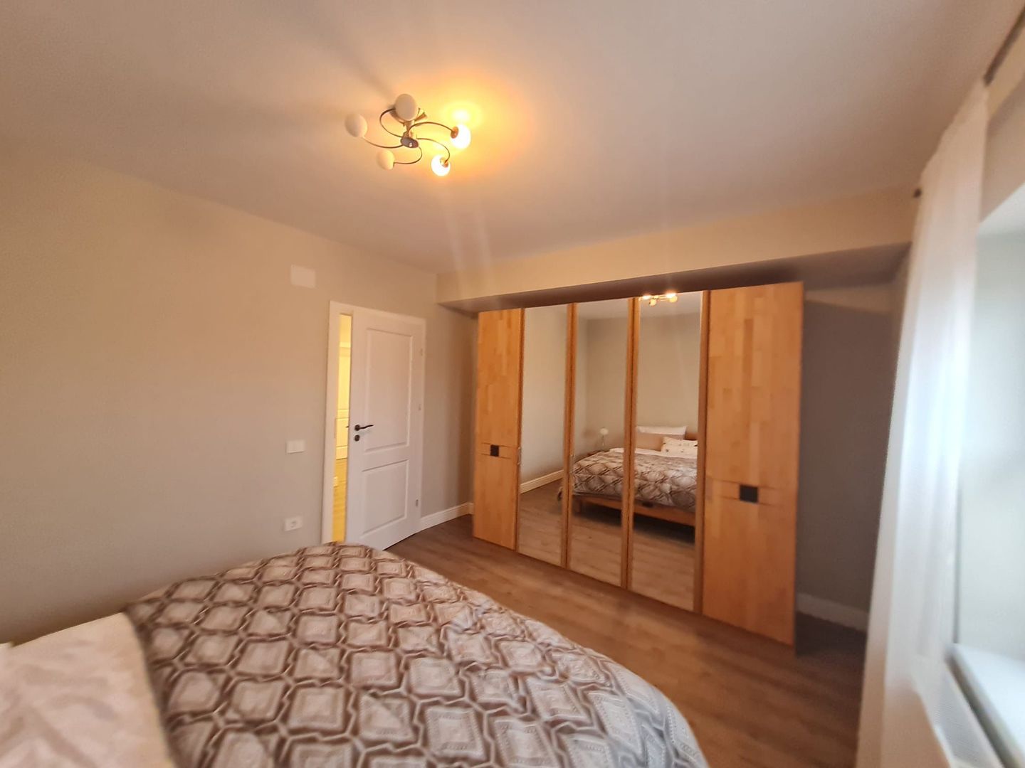 Casă ultrafinisata in zona Parcului central Dumbravita - Poză 28