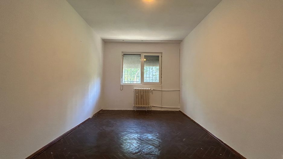 Apartament cu 3 camere și boxă în zona Complex KM5 - Poză 3