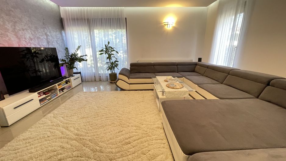 Locuinta eleganta cu finisaje premium - Poză 5