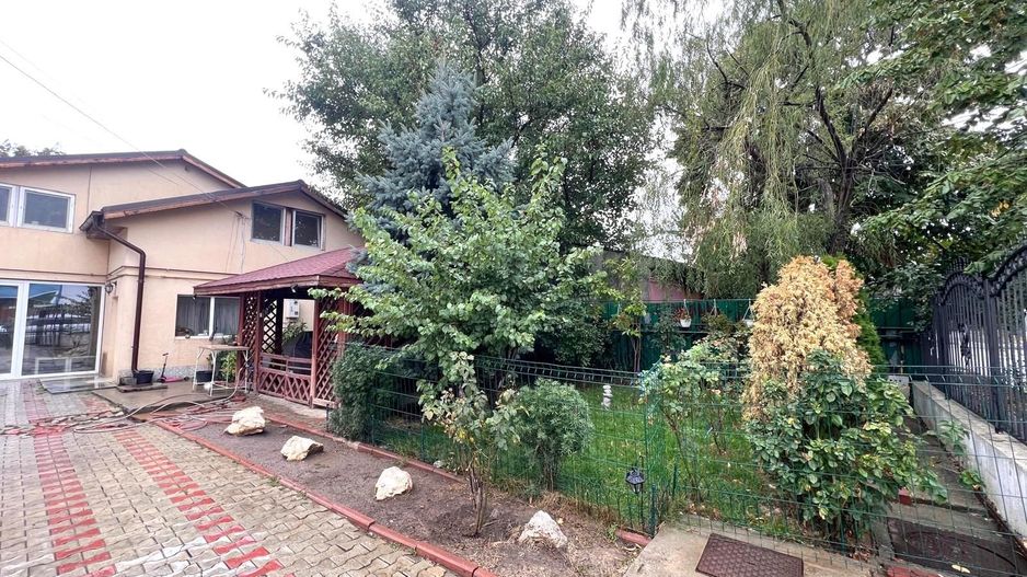 Teren 500 mp cu două clădiri Sisesti-Vatra Noua - Poză 1