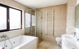 Vila cu 6 camere 4 bai, zona Spitalul Judetean, cu spa, garaj, beci - Poză 2