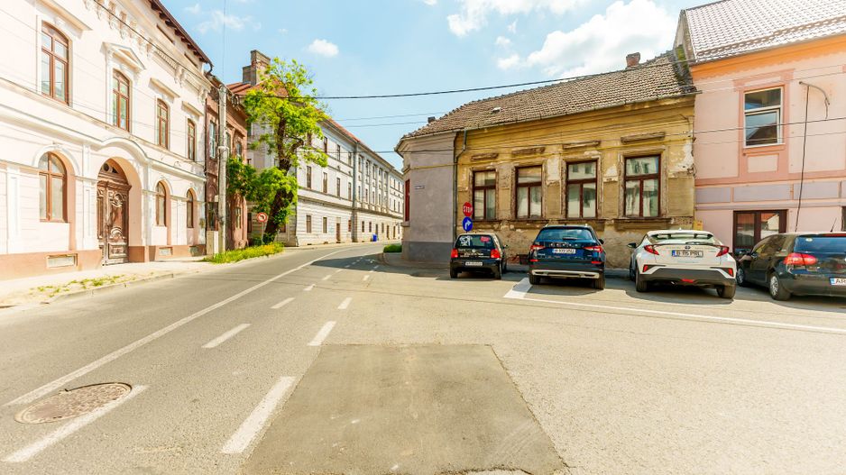 Apartament 3 camere pentru investiții central - Poză 1